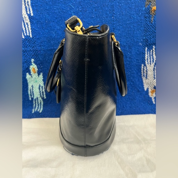 Prada Saffiano Vernice Bucket Bag, Nero - Picture 6 of 16